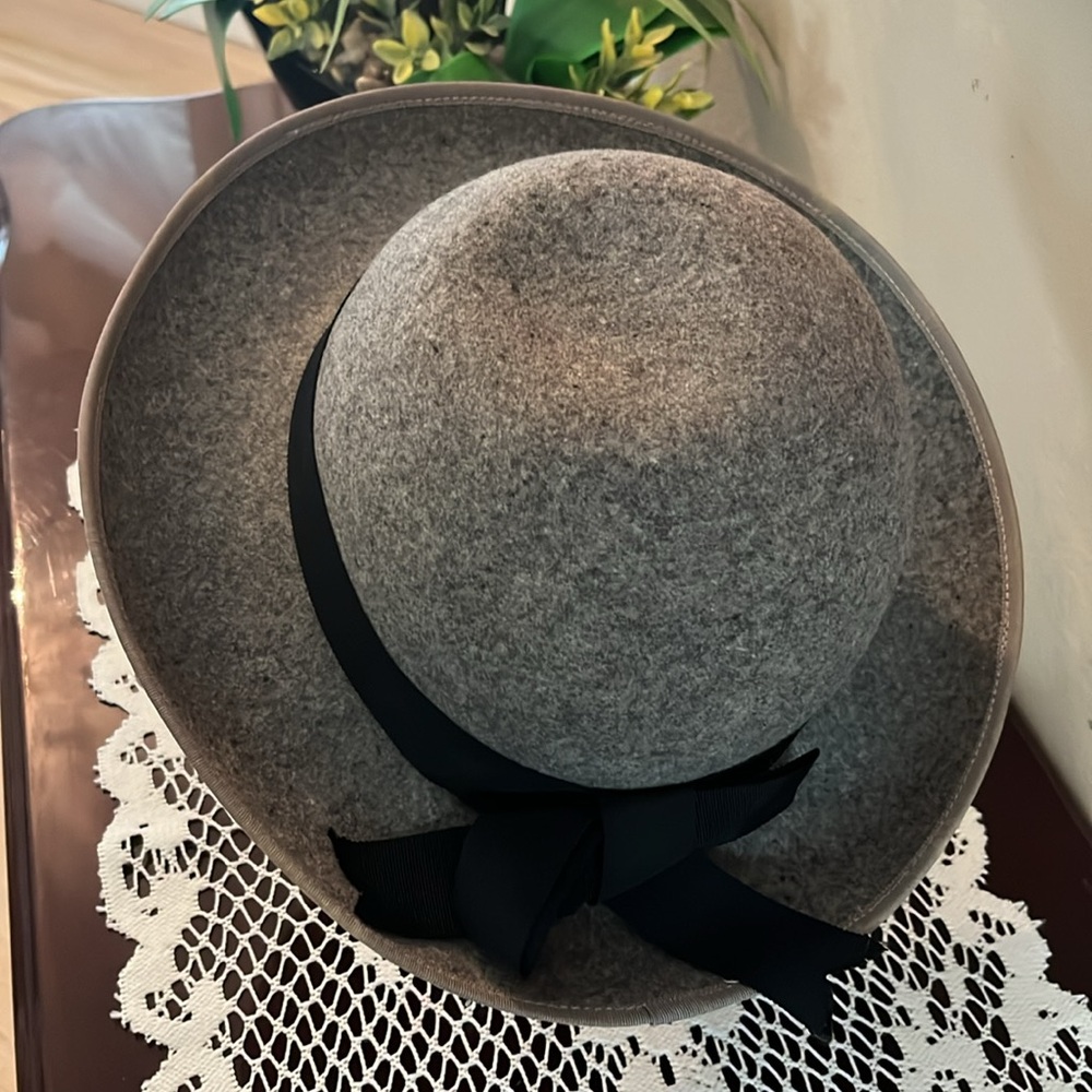Two beautiful winter hats black and grey one size - Picture 3 of 5